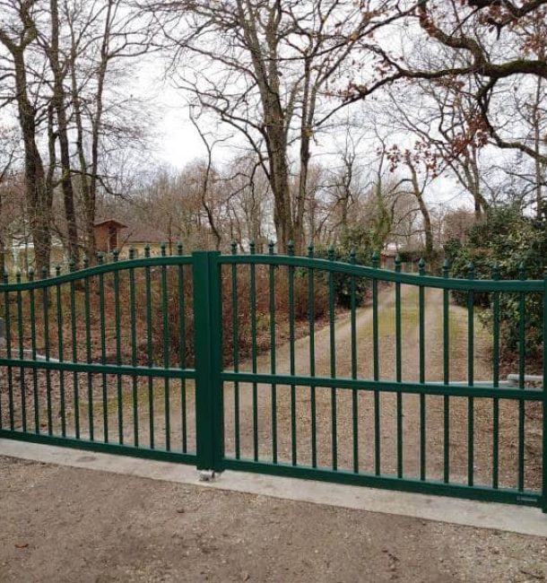 Portail en aluminium vert